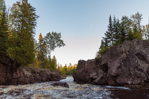 River and rock at Temperance River State Park